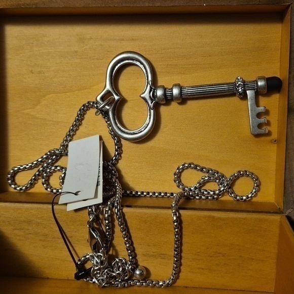Chico’s Key Pendant Necklace Nwt - Picture 1 of 4